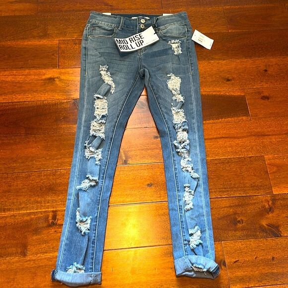 Almost Famous Mid Rise Roll Up Jeans Size 3 - Picture 1 of 9